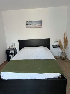 Iron/ironing board, Internet, bed sheets - Apartment in Provencal house. (Draguignan)