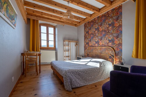 Guesthouse “La Chastanha - Room 2” with Mountain View
