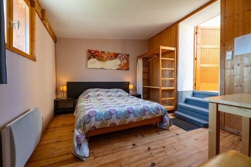 Guesthouse “La Chastanha - Room 2” with Mountain View