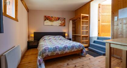 Guesthouse “La Chastanha - Room 2” with Mountain View