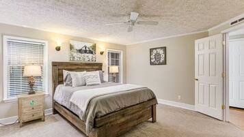 3 bedrooms, iron/ironing board, WiFi, bed sheets