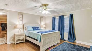 Ferros/tábuas de passar roupa, Wi-Fi, roupa de cama