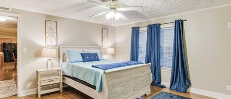 Silitysrauta/-lauta, Wi-Fi, vuodevaatteet