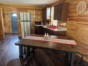 Private kitchen - Sowell’s Cozy Cottage (Milton)