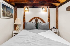 4 bedrooms, iron/ironing board, WiFi