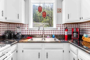 Fridge, microwave, oven, stovetop - Stained Glass by the Waterfall - Second Floor (Montour Falls)