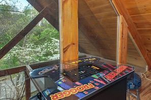 Games room - 2 Bedrooms Game Room Hot Tub Dog Friendly (Pigeon Forge)