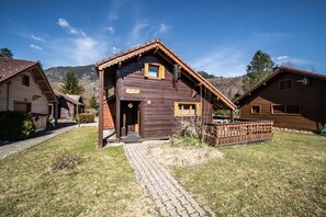 Exterior - Chalet “6p Classique - Clématite” with Mountain View, Private Terrace & Wi-Fi (Verchaix)