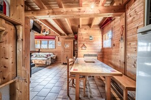Dining - Chalet “6p Classique - Clématite” with Mountain View, Private Terrace & Wi-Fi (Verchaix)