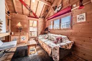 TV, ping pong - Chalet “6p Classique - Clématite” with Mountain View, Private Terrace & Wi-Fi (Verchaix)