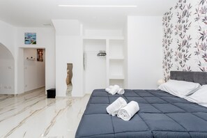 1 bedroom, iron/ironing board, WiFi, bed sheets - Toto House - Historic Center (Catania)