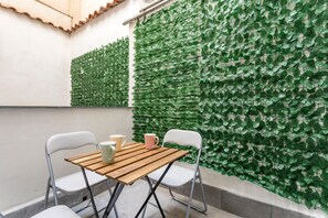 Outdoor dining - Patryk House – Historic Center (Catania)