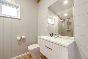 Shower, hair dryer - Sonnet 2 Spa Roof Terrace (Carmarthen)