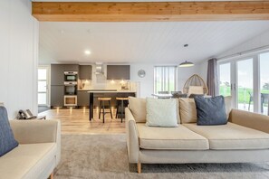 Living area - Sonnet 2 Spa Roof Terrace (Carmarthen)