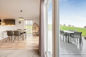 Dining - Sonnet 2 Spa Roof Terrace (Carmarthen)