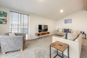 Living area - Sonnet 2 Spa Roof Terrace (Carmarthen)