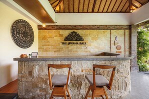 Bar (on property) - Cove Jiwana Villa (Kutuh)