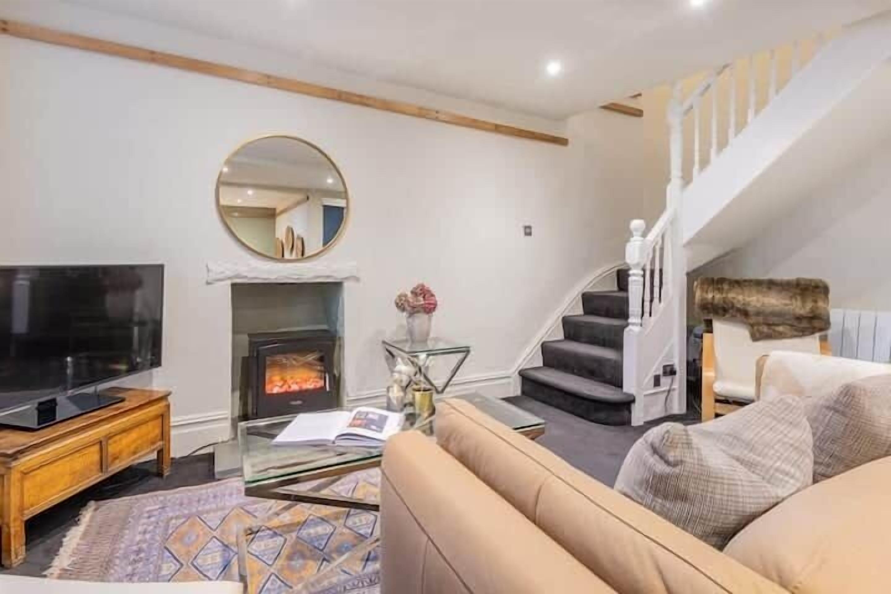 TV, fireplace