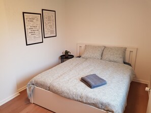3 bedrooms, iron/ironing board, free WiFi, bed sheets - Central Apartment Billund - 500 m from Lego Adventures (Billund)