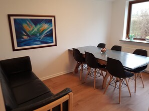 Dining - Central Apartment Billund - 500 m from Lego Adventures (Billund)