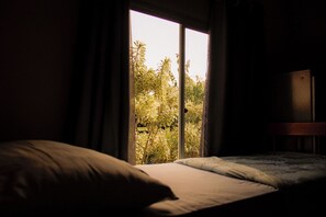 Comfort Chalet, 2 Bedrooms | WiFi (free), bed sheets - Pousada Recanto Bella Rosa (Imbituba)