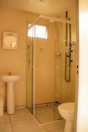 Towels, toilet paper - Pousada Recanto Bella Rosa (Imbituba)