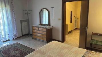 3 Schlafzimmer, BĂŒgeleisen/BĂŒgelbrett, WLAN, BettwĂ€sche