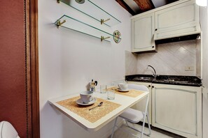 Dining - Leo Apartment (Venezia)