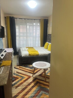 1 slaapkamer, een strijkplank/strijkijzer, wifi, beddengoed