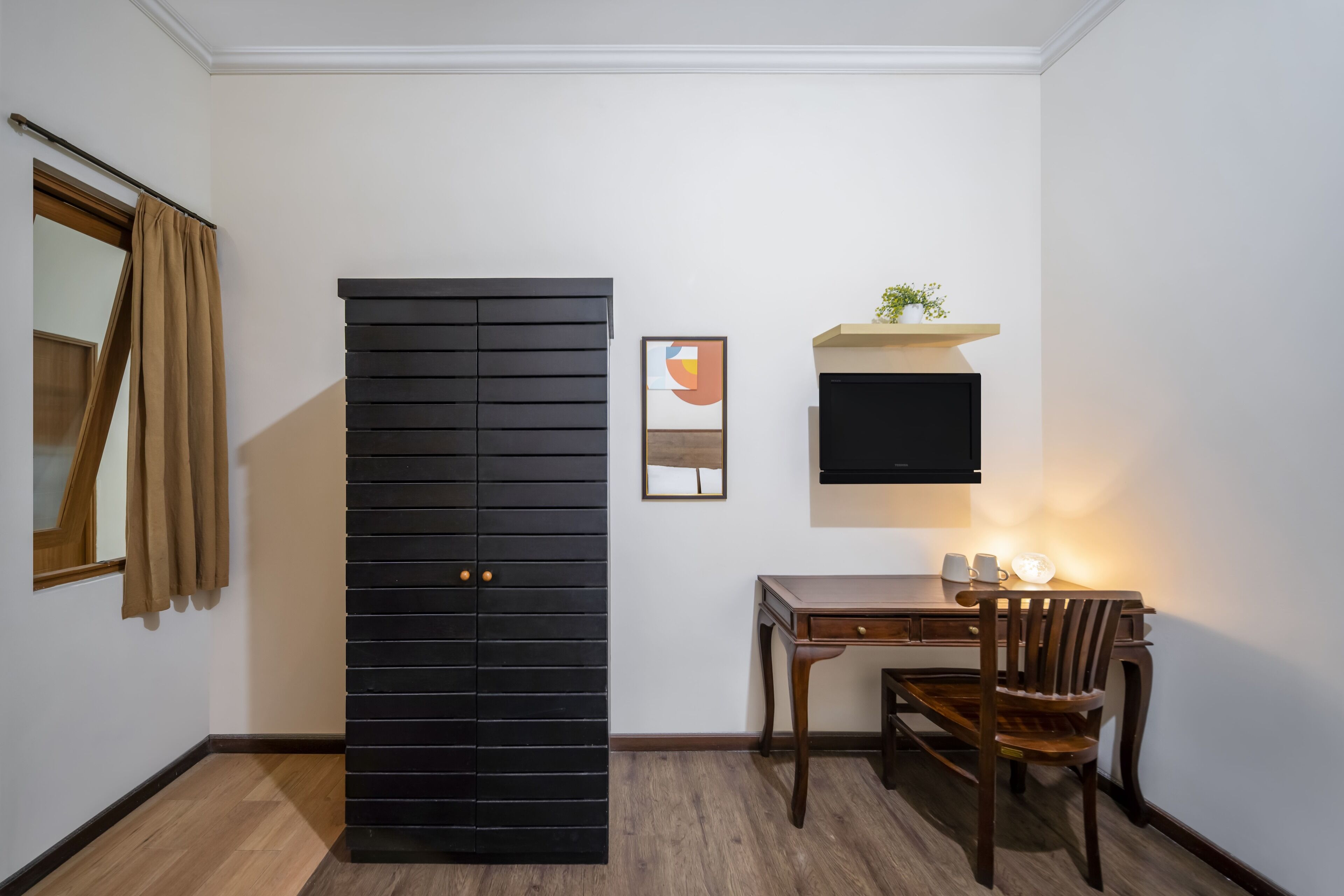 Standard Room, 1 Queen Bed | Interior