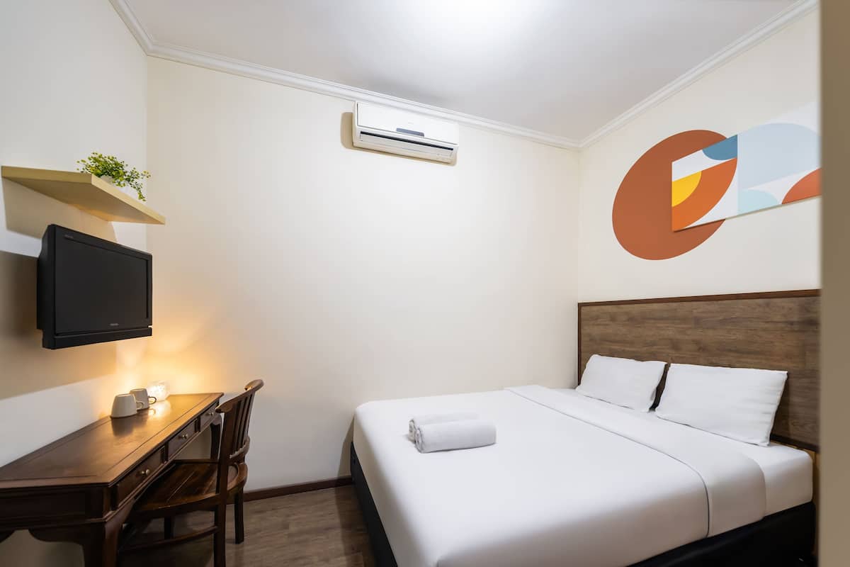 Standard Room, 1 Queen Bed