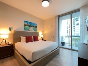 Deluxe Room, Balcony, Partial Sea View | In-room safe, iron/ironing board, free WiFi - Rent Apart Hollywood (Hollywood)