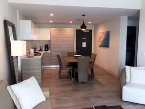 Deluxe Room, Balcony, Partial Sea View | Interior - Rent Apart Hollywood (Hollywood)