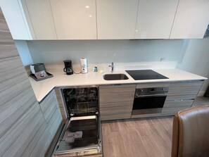 Deluxe Room, Balcony, Partial Sea View | Private kitchen - Rent Apart Hollywood (Hollywood)