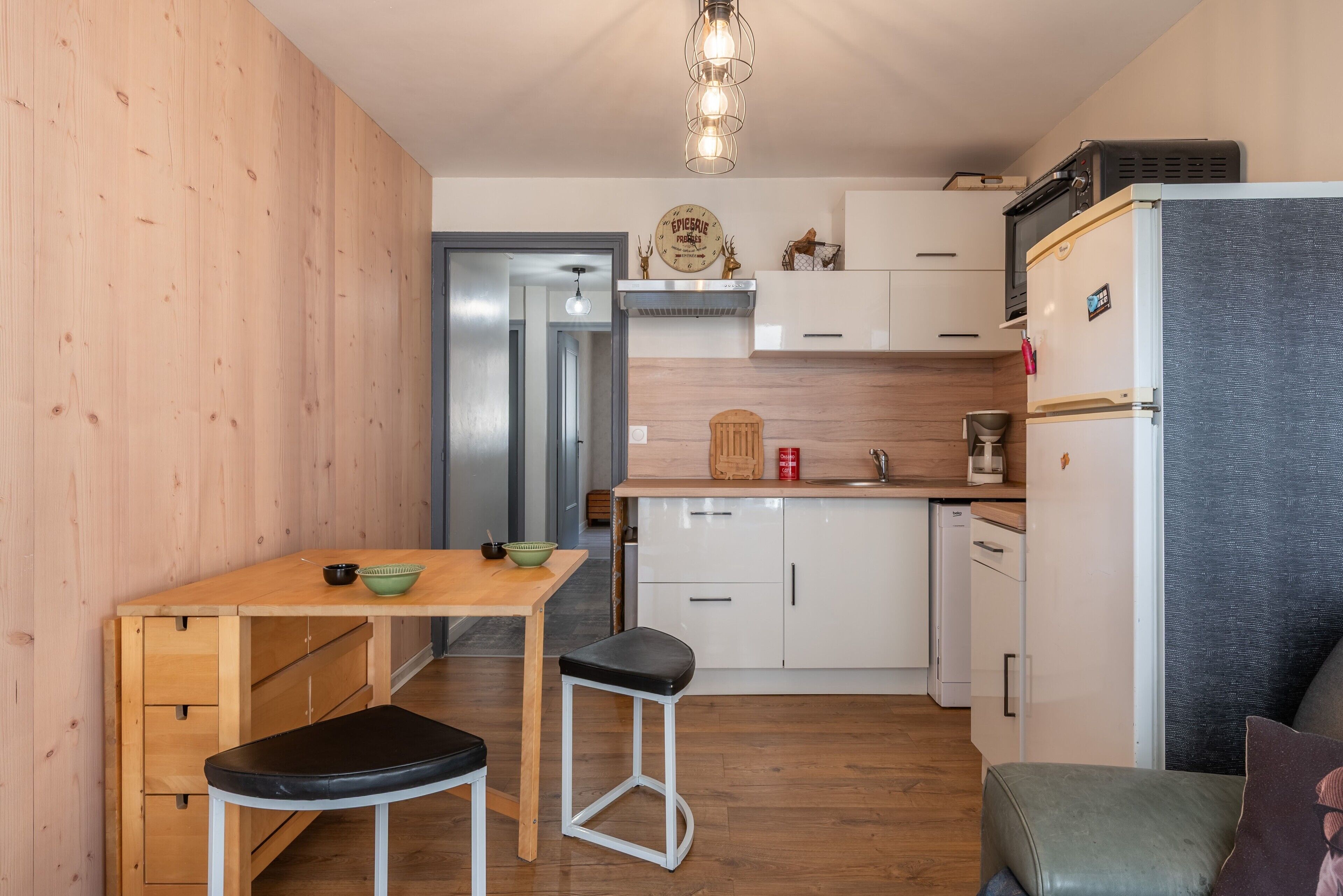 Refrigerador, microondas, horno y parrilla de estufa 