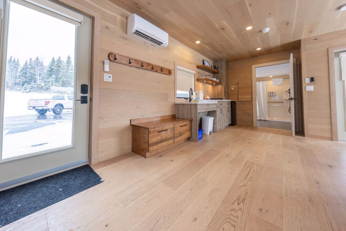 電子レンジ、コンロ、トースター、調理器具と食器