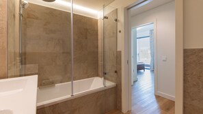 Hair dryer, towels - Gorgeous Apartment with city view by LovelyStay (Algés)