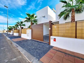 Property grounds - Villa with private pool and large patio (Los Alcazares)