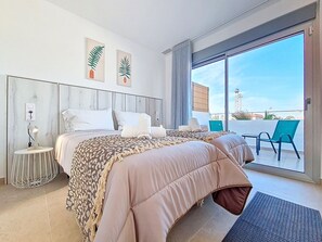 3 bedrooms, iron/ironing board, free WiFi, bed sheets - Villa with private pool and large patio (Los Alcazares)