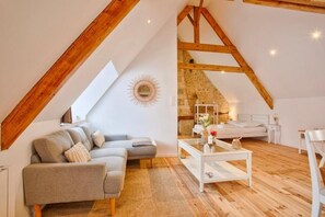 Living area - La Suite Nacrée - Charm and comfort by the sea at Bernières-sur-Mer (Bernières-sur-Mer)