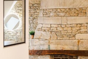 Dusj, hårføner og håndklær