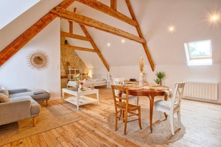 Interior. La Suite Nacrée - Charm and comfort by the sea at Bernières-sur-Mer