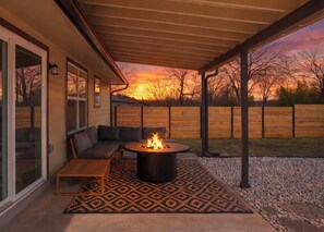 Terrace/patio - Cozy Austin Retreat - Mins to Q2 & The Domain (Austin)