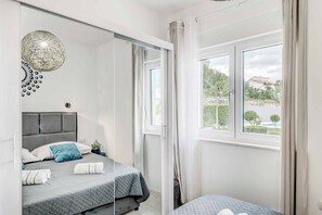 4 bedrooms, WiFi, bed sheets - Villa Nature Embrace (Drum)