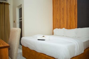 Superior Room | Desk, laptop workspace - MBRE HOTEL AND RESORTS (Uyo)