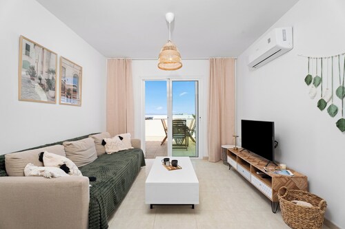 Too Coool 2 Bedroom Apartment Ellia