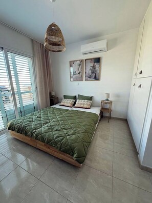 2 bedrooms, desk, iron/ironing board, WiFi - Too Coool 2 Bedroom Apartment Ellia (Paralimni)