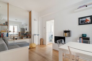 Living area - GuestHost - Cozy 50mq apartment perfect for 2 people located on the first floor of a building with lift.The property is located in the Vetra district, located between the columns of San Lorenzo and the Navigli, a historic and fascinating area famous for  (Milan)