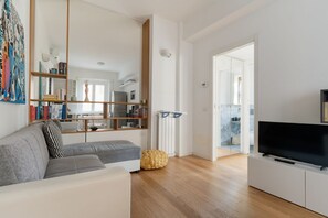 Living area - GuestHost - Cozy 50mq apartment perfect for 2 people located on the first floor of a building with lift.The property is located in the Vetra district, located between the columns of San Lorenzo and the Navigli, a historic and fascinating area famous for  (Milan)