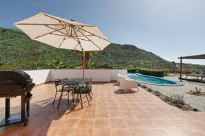 Outdoor dining - “Los Llanitos” with Private Pool, Shared Terrace, and Wi-Fi (Santiago del Teide)